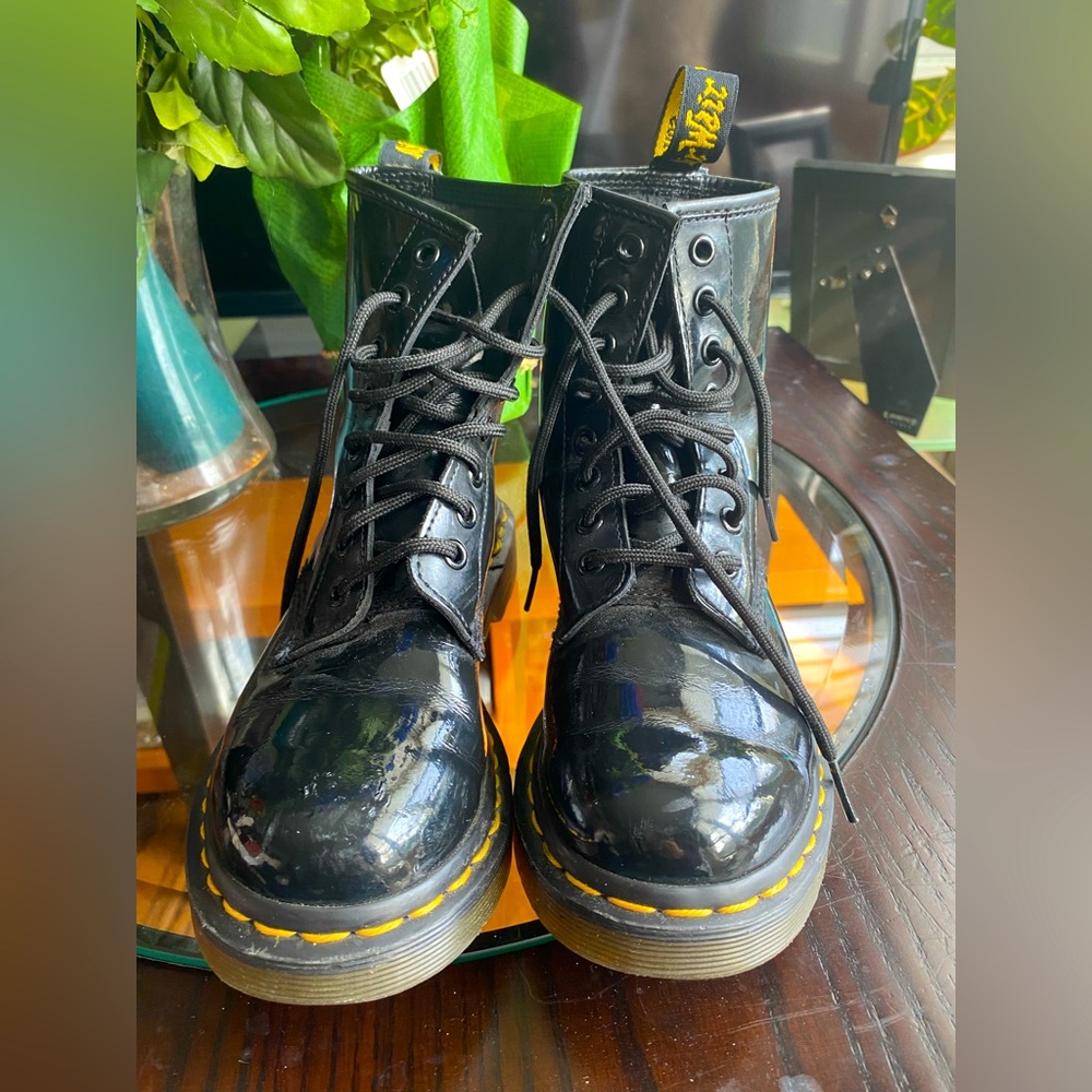 Dr. Martens Women's 1460 W Amphibians